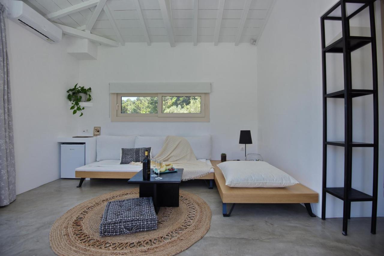 Eleon Suites New Isomata Exterior photo